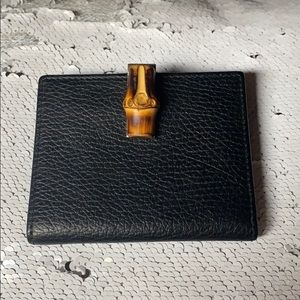 Woman’s Gucci wallet